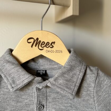 Kledinghanger kind naam + geboortedatum